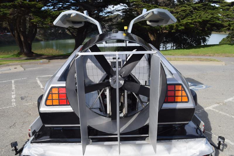 Illustration for article titled You Want This DeLorean Hovercraft for the Seas of Life